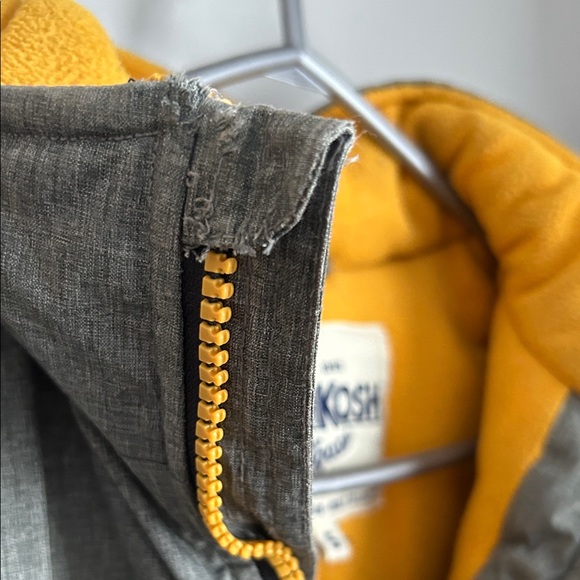 🧥 OshKosh Boys Winter Jacket — Size 5 - Picture 4 of 6
